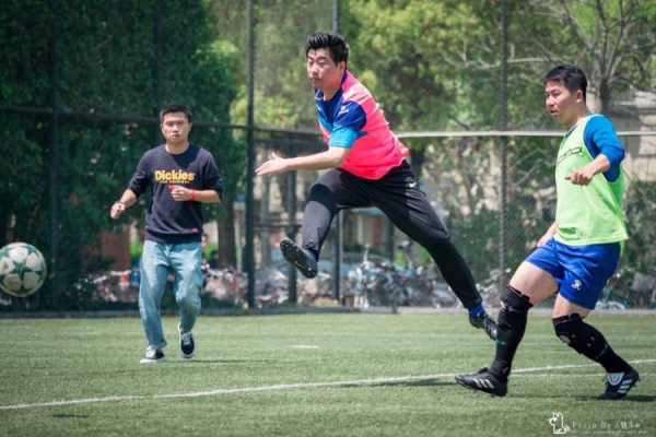 华东理工足球队：校园足球的活力与激情-第1张图片-寰星运动网