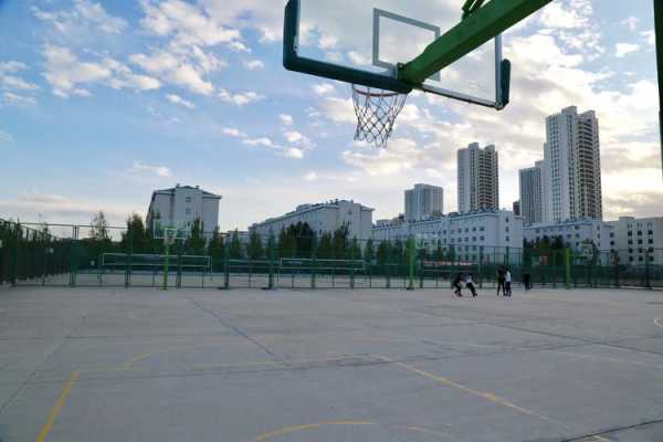 风城篮球场：都市运动新地标-第3张图片-寰星运动网