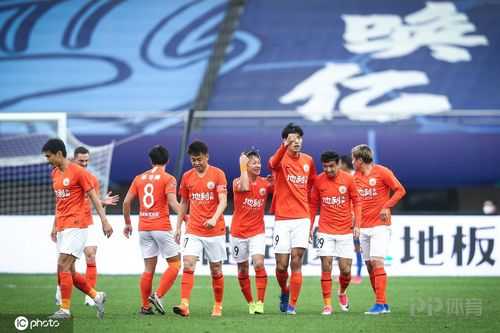 青岛中能与上海申鑫的激烈对决：一场不容错过的足球赛事-第1张图片-寰星运动网