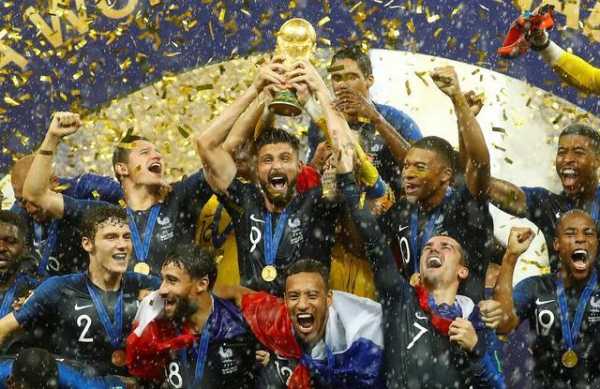 两次夺得世界杯的辉煌：足球史上的传奇成就-第3张图片-寰星运动网