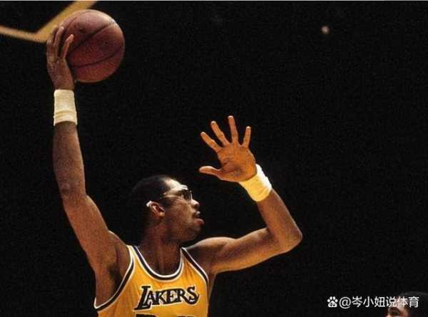 NBA小球时代的兴起：对篮球运动的深远影响-第2张图片-寰星运动网